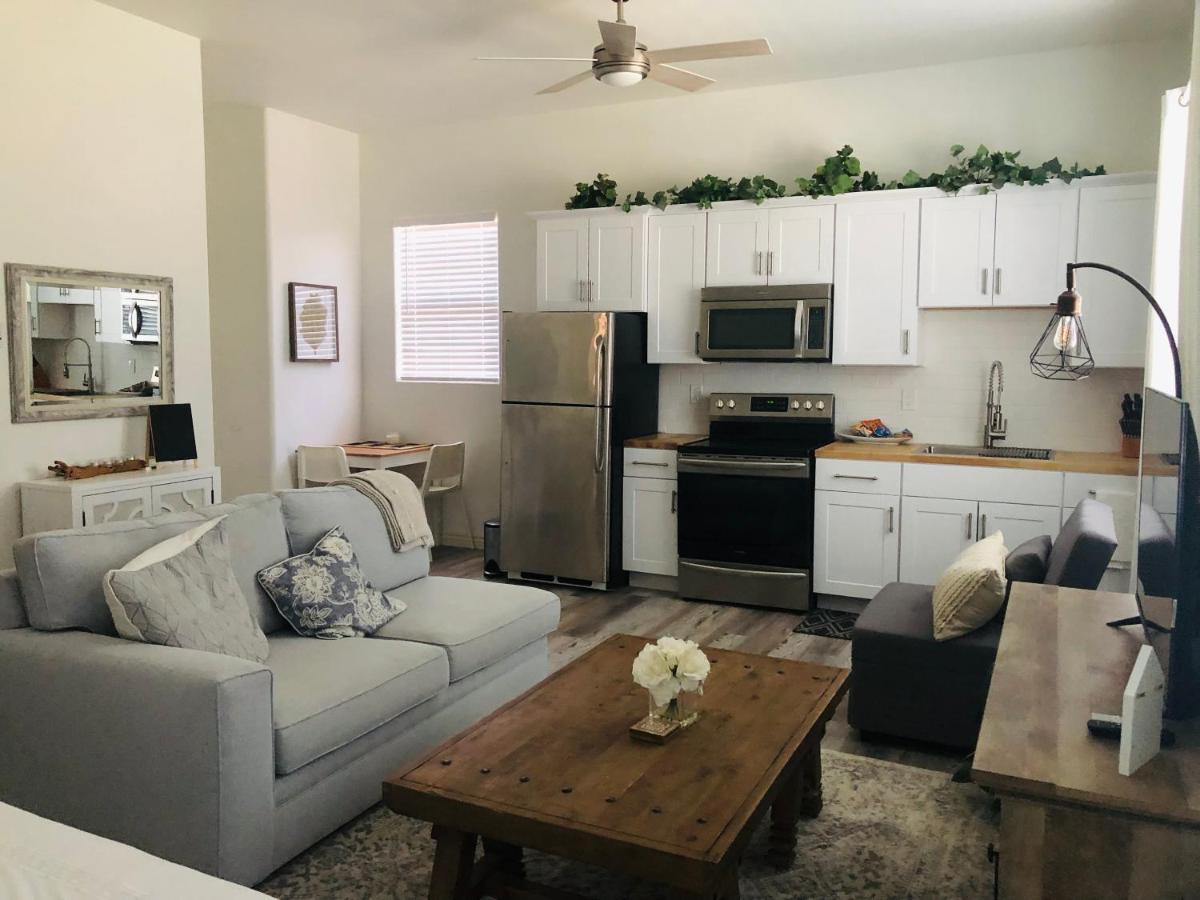Beautiful Private Casita/Guesthouse W/ Kitchen, Access To Pool/Spa Goodyear Luaran gambar